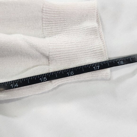 Laurie Felt Women's Top Sz Medium Cashmere Blend Daisy Print Sweater
Lot G - Picture 7 of 8